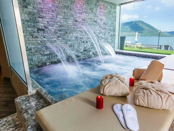 Sauna, hot tub, steam room, Turkish bath/hammam, body treatments