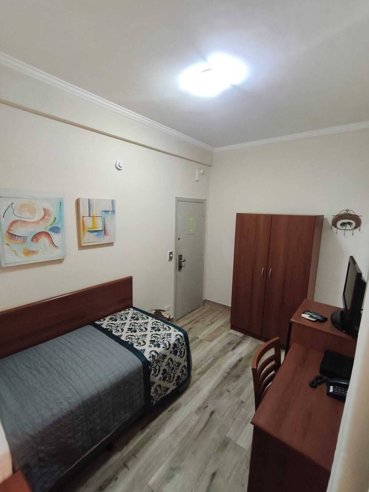 Minibar, una cassaforte in camera, una scrivania, postazione laptop