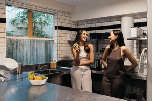 Réfrigérateur dans l'espace commun, micro-ondes dans l'espace commun