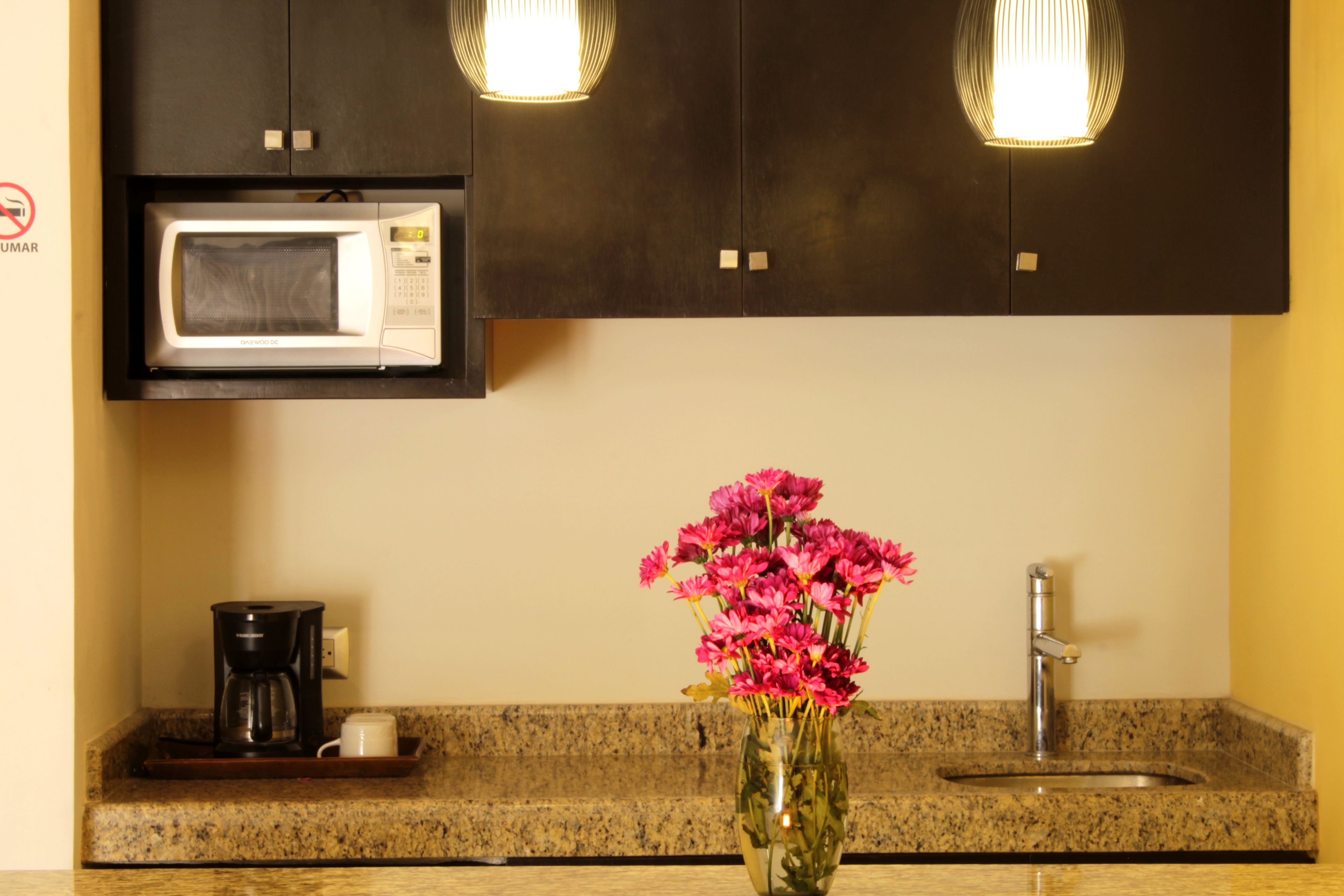 Suite con balcon | Caja de seguridad en la habitación, escritorio y wifi gratis 