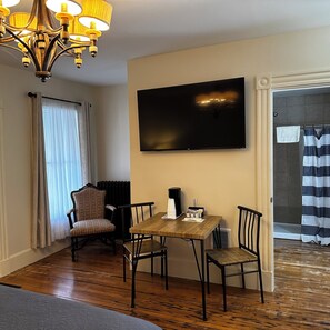 Unit 17 | Individually furnished, iron/ironing board, free WiFi, bed sheets - The Whitetail and Suites (Lincoln)