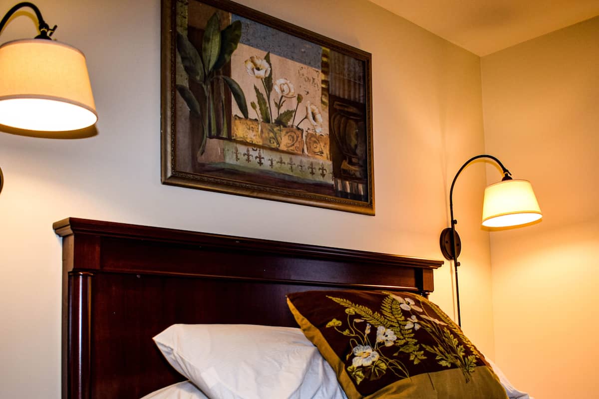 1 bedroom, individually furnished, iron/ironing board, free WiFi