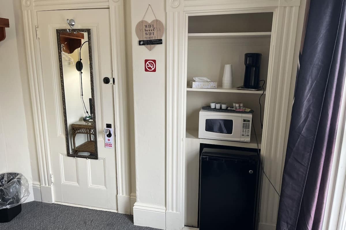 Unit 7 (Shared bath, Second floor) | 1 bedroom, individually furnished, iron/ironing board, free WiFi