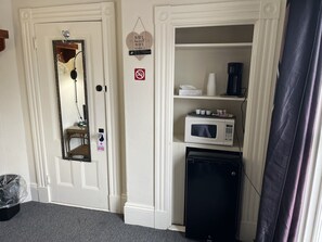 Unit 7 (Shared bath, Second floor) | Individually furnished, iron/ironing board, free WiFi, bed sheets