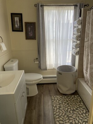 Unit 9 (Shared bath, Second floor) | Bathroom | Shower, free toiletries, hair dryer, towels