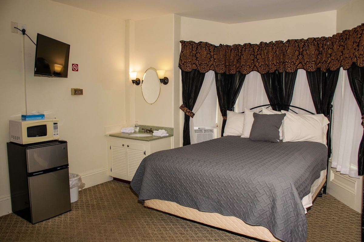 1 chambre, fer et planche Ă repasser, Wi-Fi gratuit, draps fournis