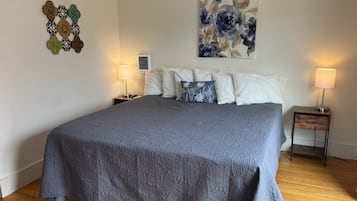 Unit 21 (Second Floor) | Ameublement unique, fer et planche à repasser, accès au Wi-Fi (inclus)