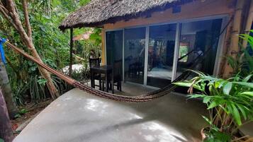 Standard Room, 1 King Bed (with AC) | Minibar, in-room safe, desk, blackout drapes