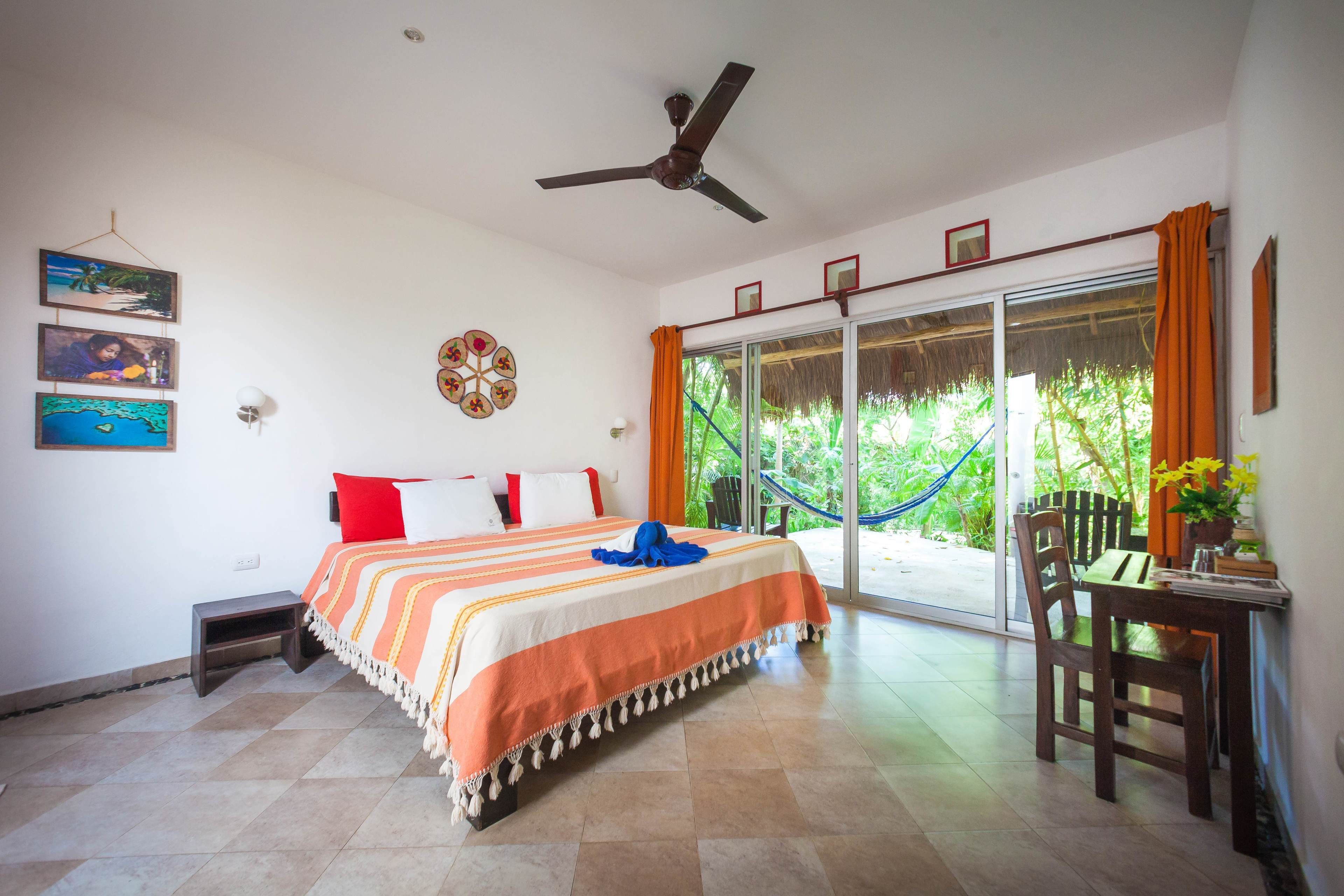 standard room, 1 king bed (with ac) | 1 bedroom, minibar, in-room safe, desk