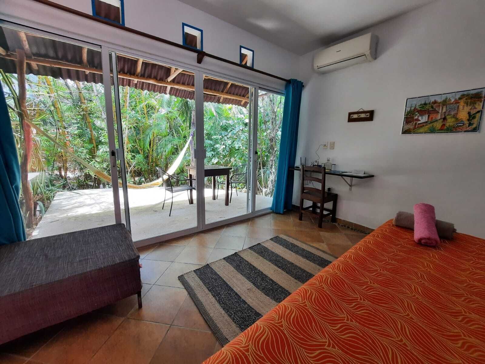 standard room, 1 king bed (with ac) | 1 bedroom, minibar, in-room safe, desk