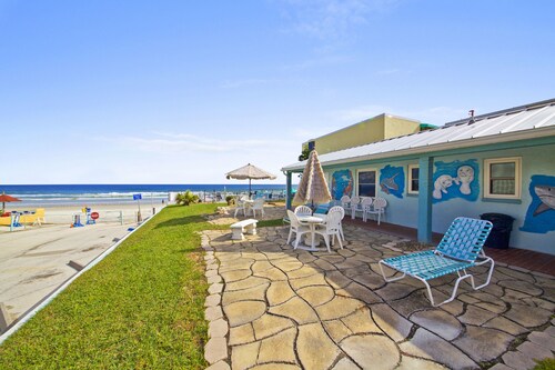 Daytona Shores Inn and Suites