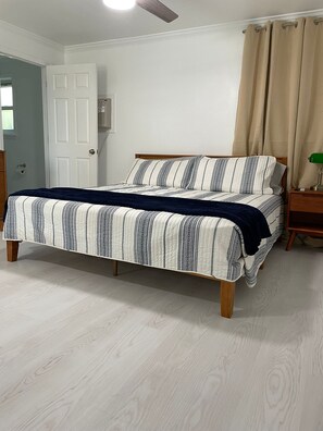 Individually decorated, individually furnished, desk, laptop workspace - Daytona Shores Inn and Suites (Daytona Beach Shores)