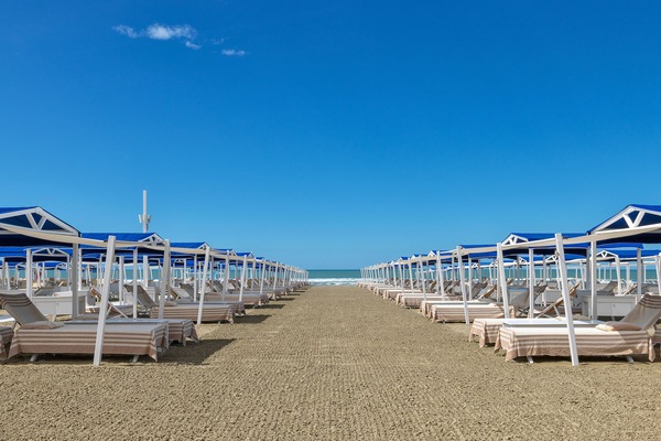 Private beach nearby, beach cabanas, sun loungers, beach towels