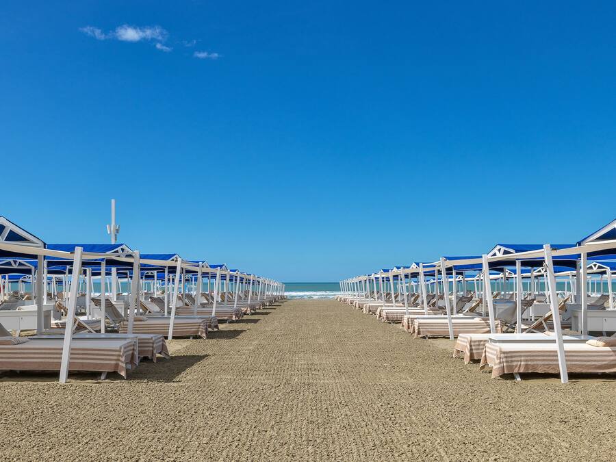 Private beach nearby, beach cabanas, sun loungers, beach towels