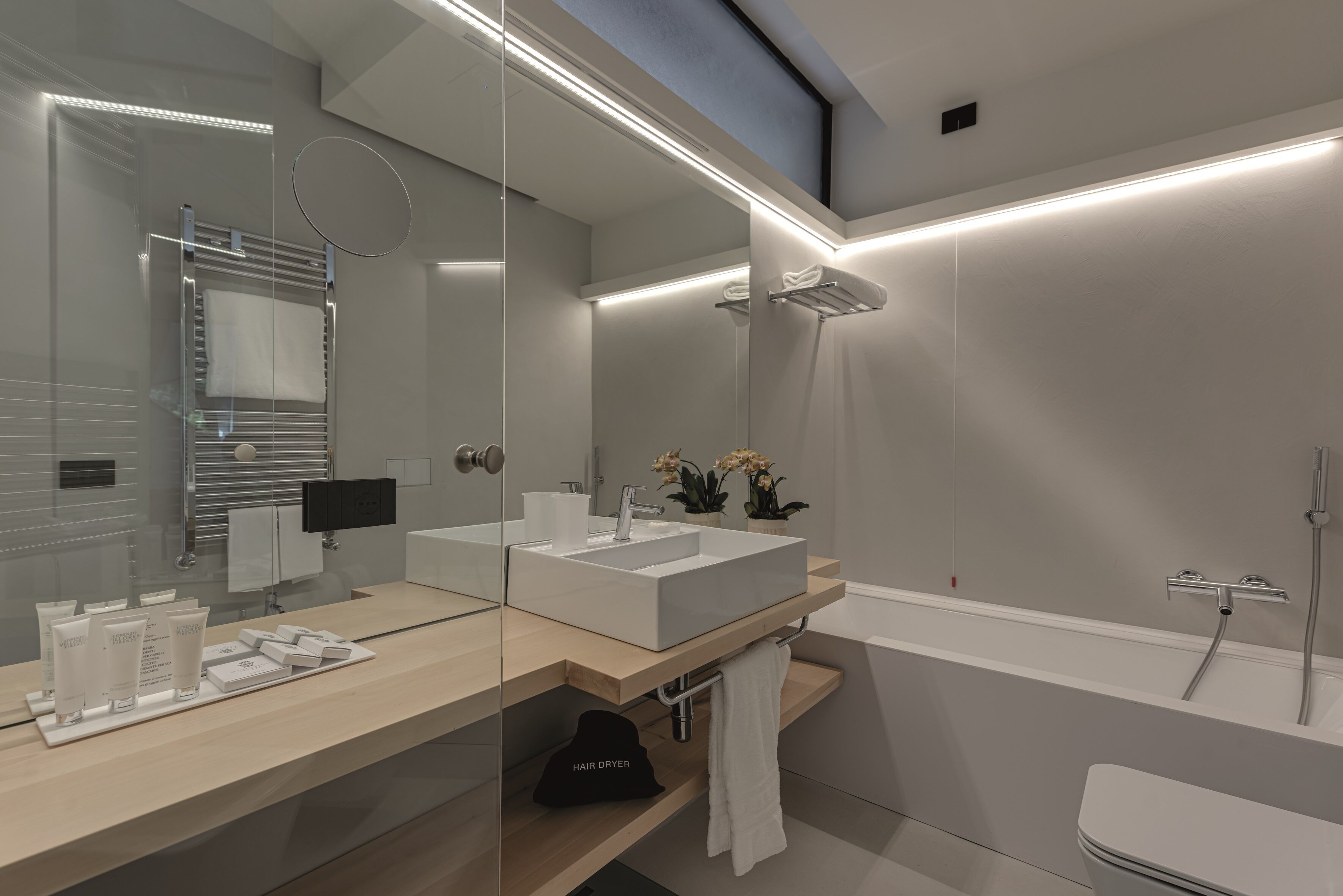 deluxe double or twin room | bathroom | free toiletries, hair dryer, bathrobes, slippers