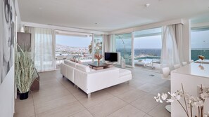 Suite, 2 chambres, piscine privée, vue mer (Serenity Elegance Luxe) | Vue de la chambre