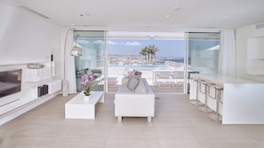 Suite, 2 Bedrooms, Private Pool, Sea View (Serenity Rio) | Private kitchen | Full-size fridge, microwave, oven, stovetop - Hotel Baobab Suites (Adeje)