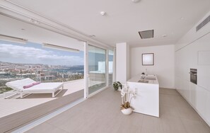 Suite, 1 Schlafzimmer, Whirlpool, Meerblick (Divinity Lago) | Innenbereich