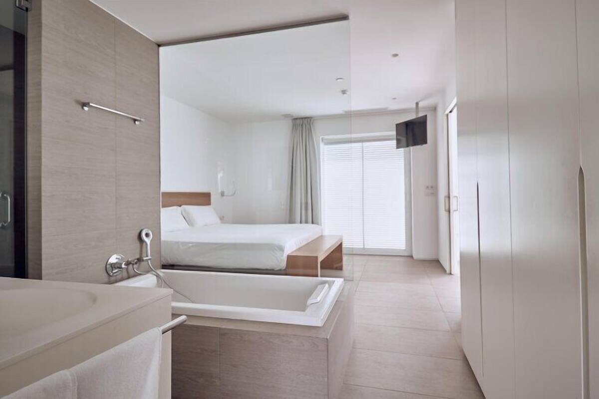1 bedroom, premium bedding, in-room safe, blackout drapes
