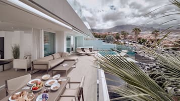 Suite, 3 slaapkamers, privézwembad, uitzicht op zee (Infinity Mar, Jacuzzi) | Kameruitzicht