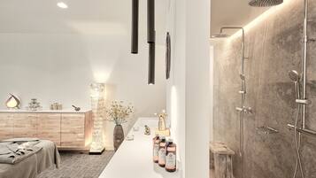 Lichaamsbehandelingen, aromatherapie, diepe bindweefselmassages