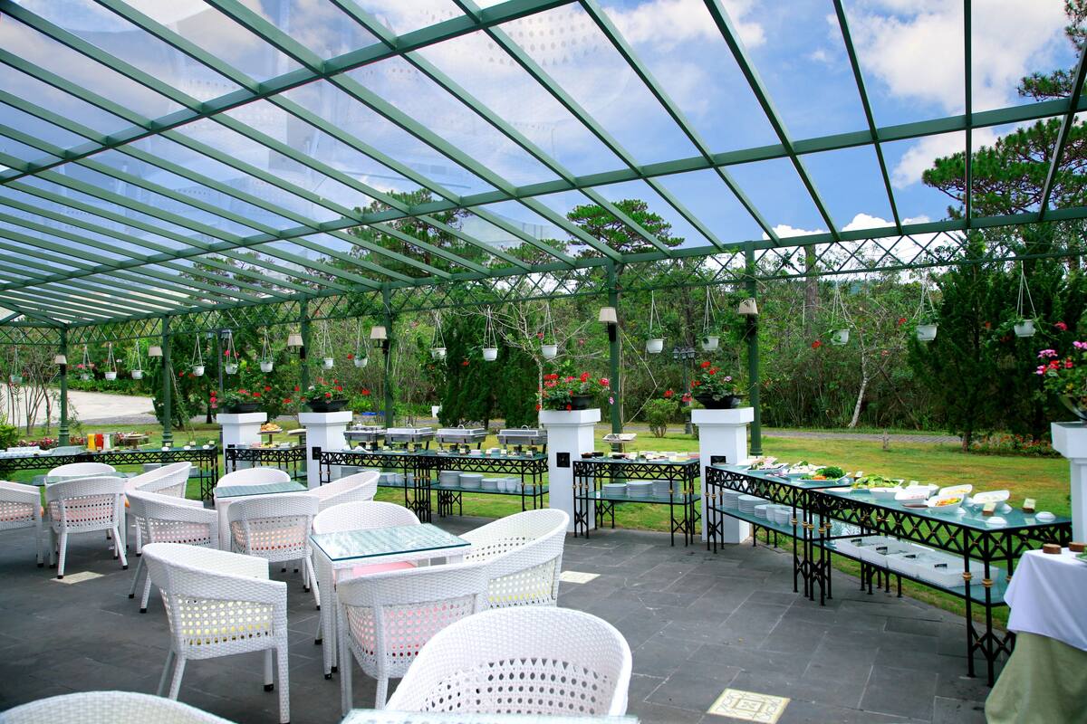 breakfast, lunch, dinner served; vietnamese cuisine