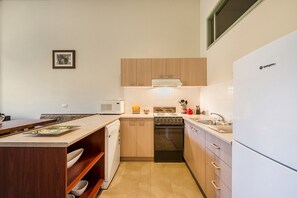 Private kitchen - Falls Creek Country Club (Falls Creek)