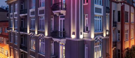 Façade de l’hébergement - soirée/nuit