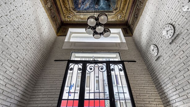 A high-ceilinged room with ornate plasterwork and a skylight. - The Central House Istanbul Taksim (Istanbul)