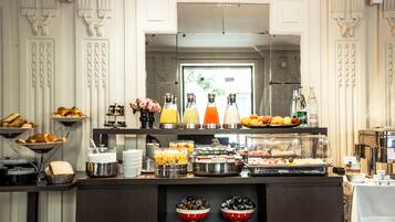 Daily continental breakfast (EUR 22 per person)