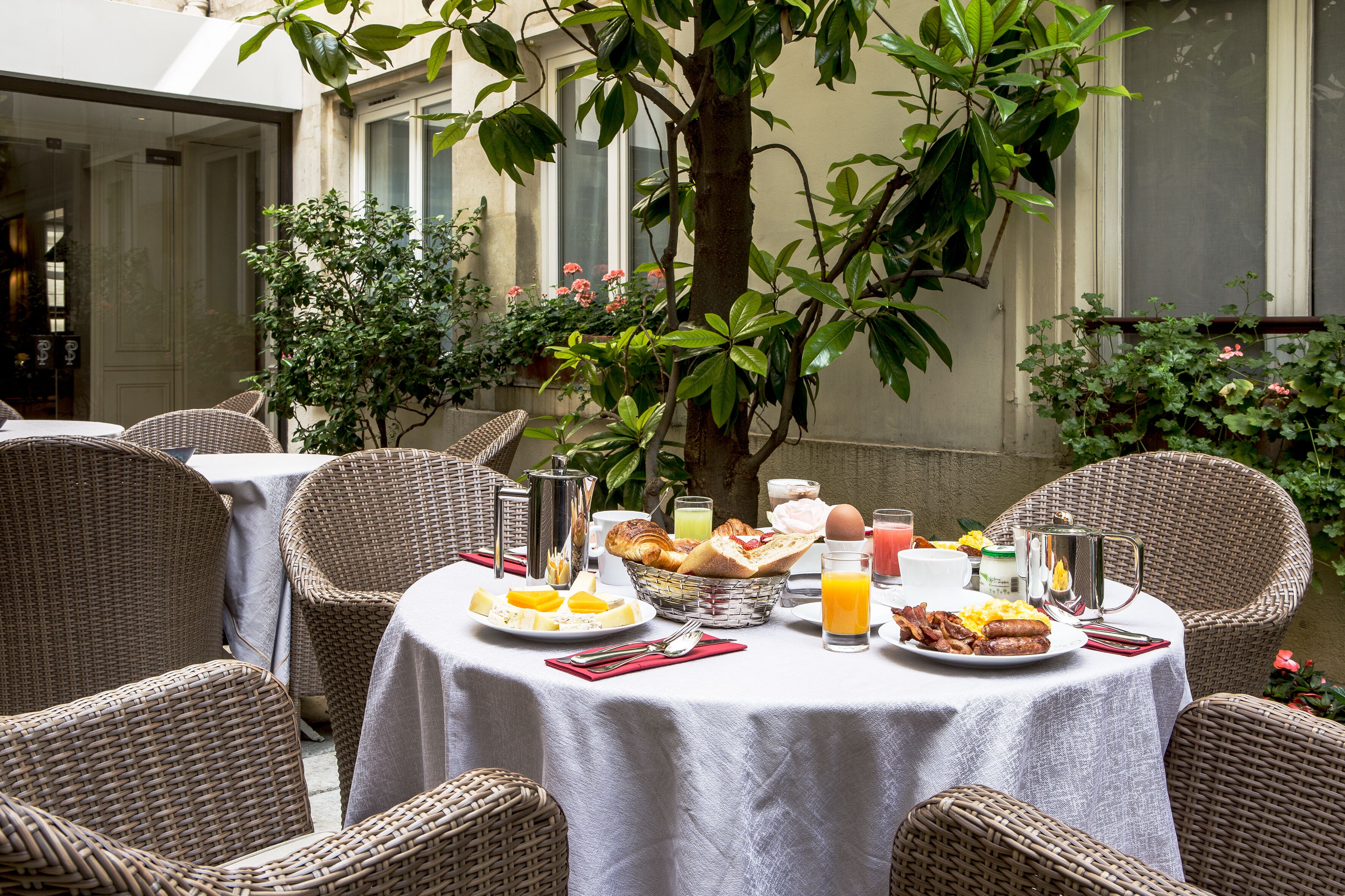 daily continental breakfast (eur 22 per person)