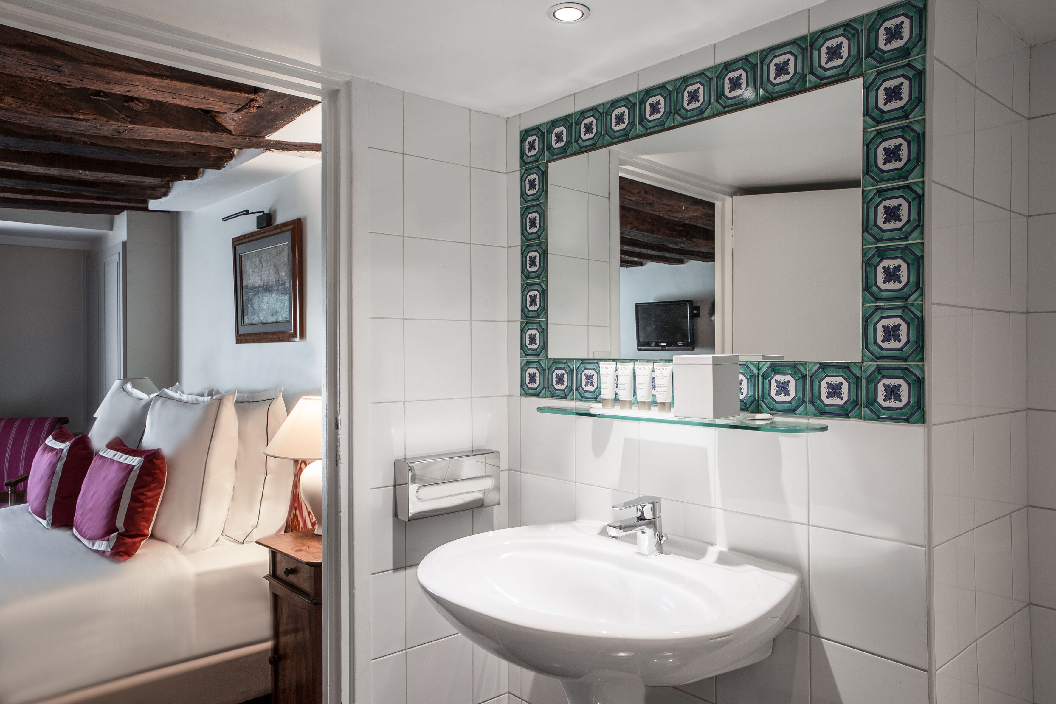 classic room | bathroom | free toiletries, hair dryer, towels