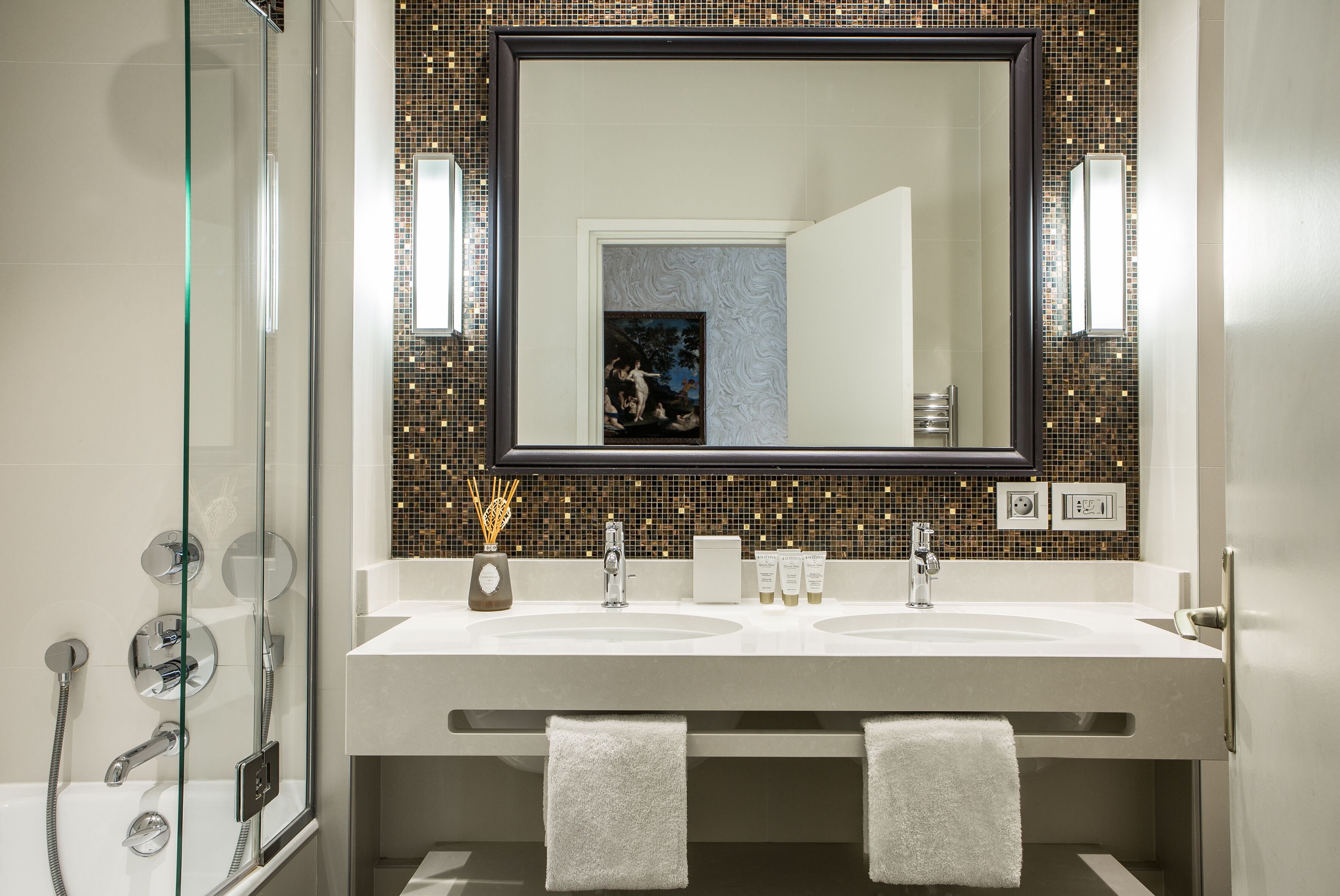 superior room | bathroom | free toiletries, hair dryer, towels