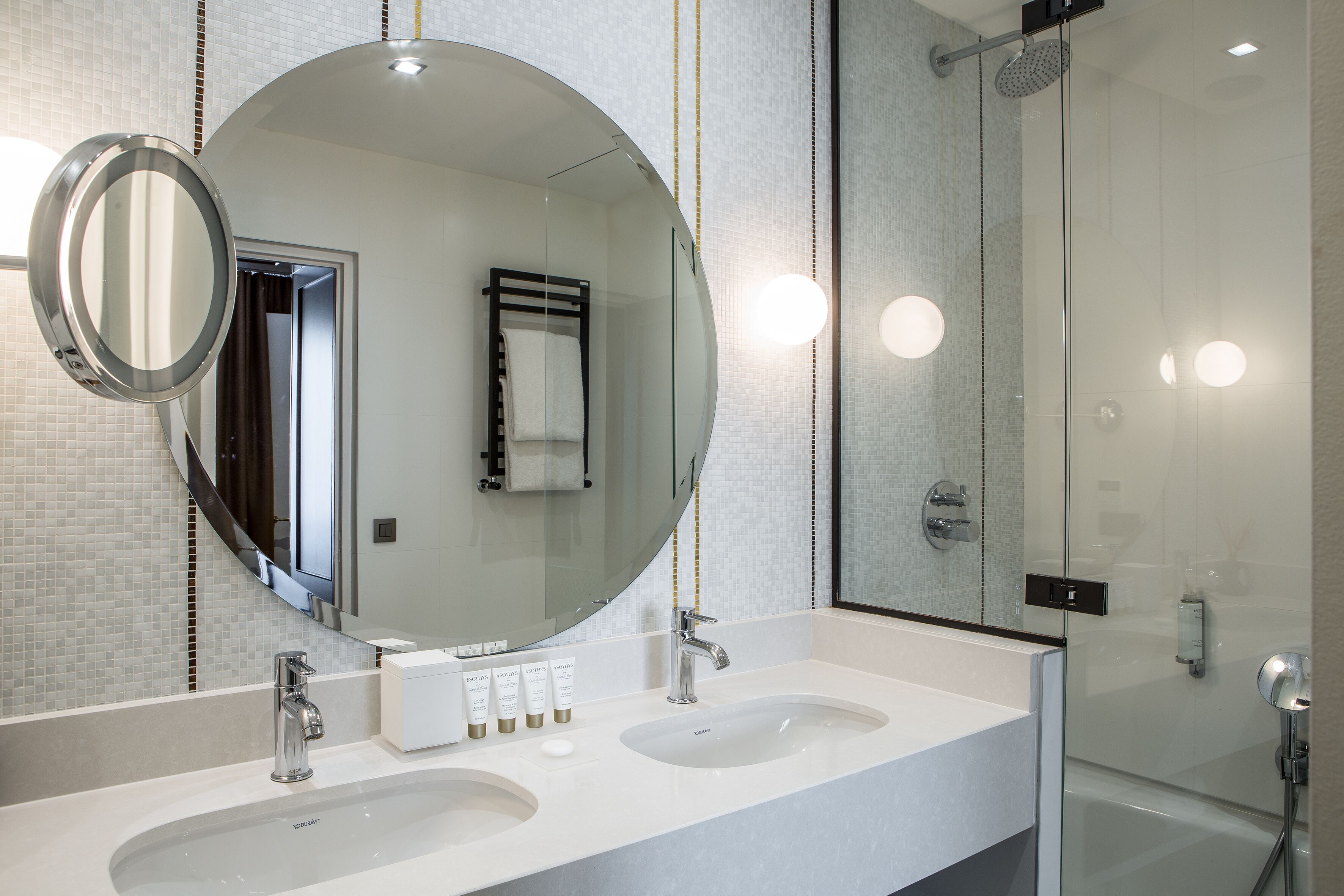 deluxe room | bathroom | free toiletries, hair dryer, towels