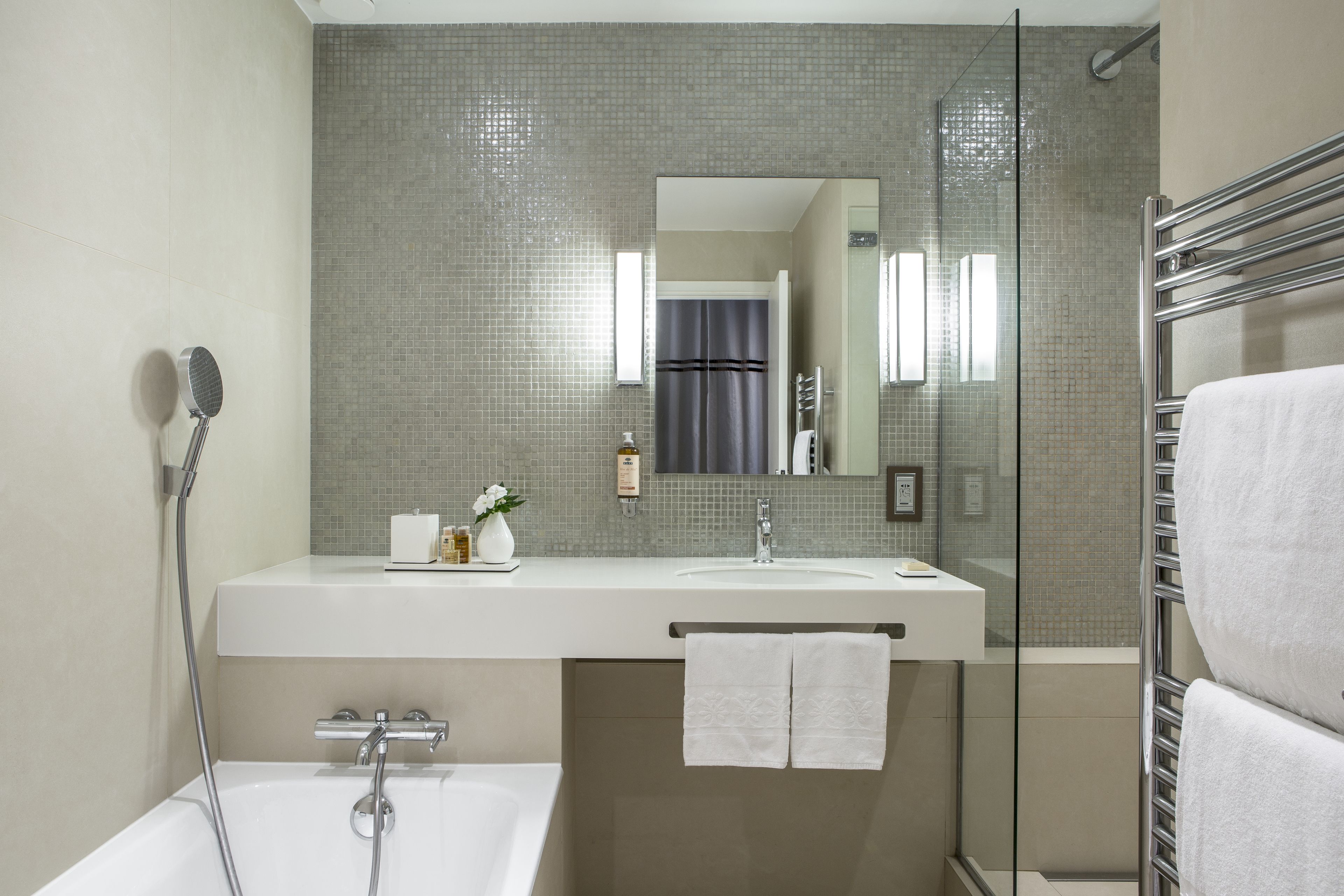 suite | bathroom | free toiletries, hair dryer, towels