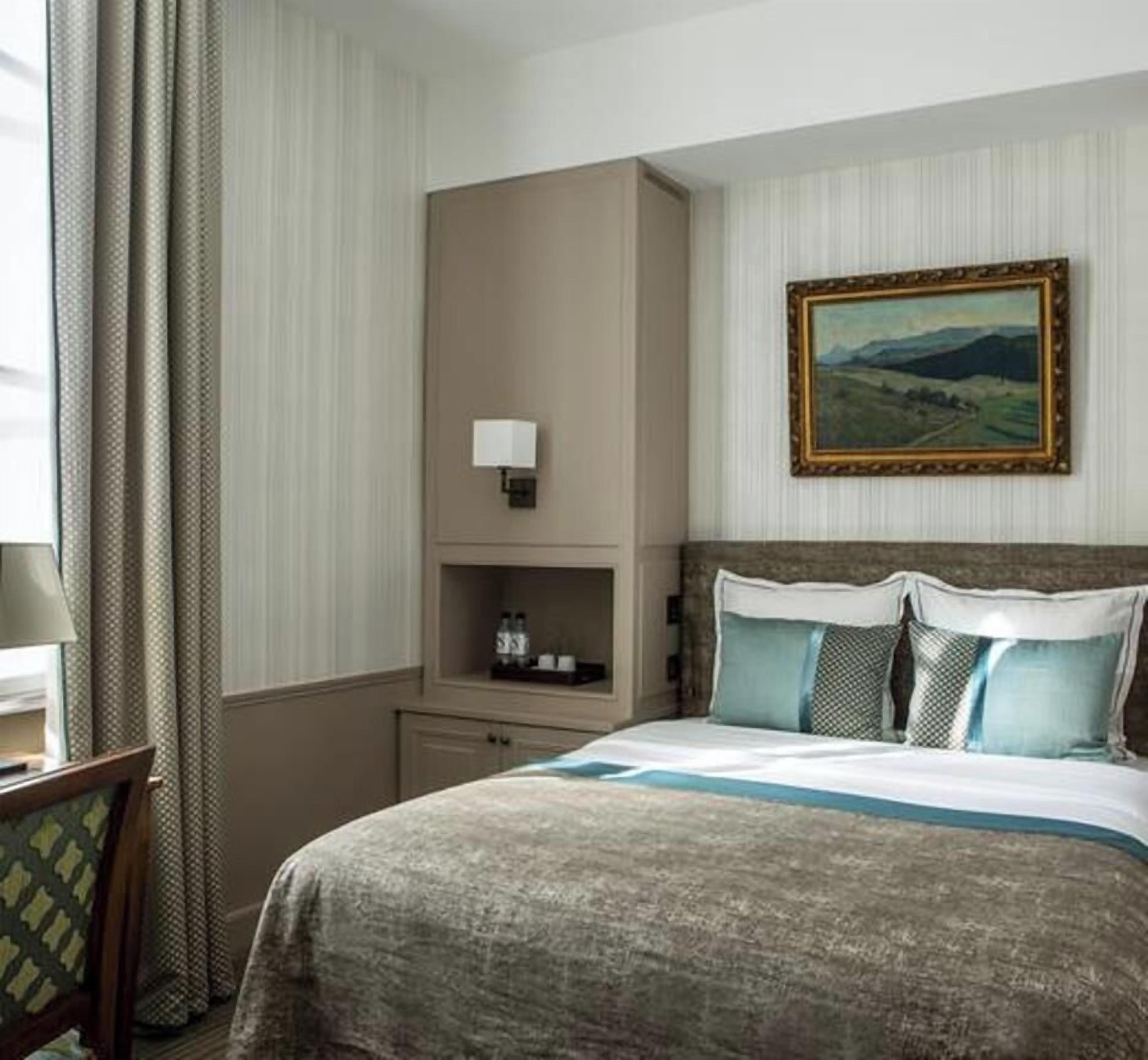 Cofres nos quartos, Wi-Fi de cortesia, roupa de cama