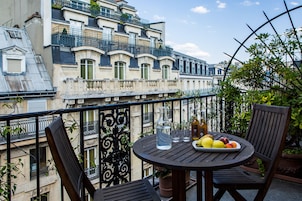 Superior Room, Terrace | Premium bedding, in-room safe, individually decorated, desk