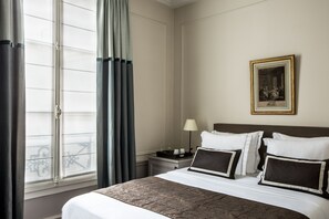 Roupas de cama premium, cofres nos quartos, individualmente decorados