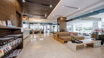 Área de estar no saguão