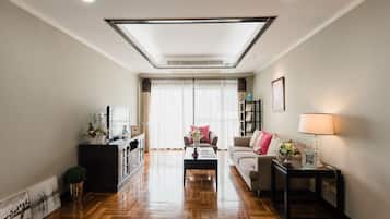 Two Bedroom Suite | Sala de estar | TV LCD