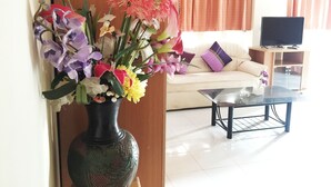 Habitación Deluxe doble, 1 cama doble, balcón, vistas a la ciudad | Zona de estar