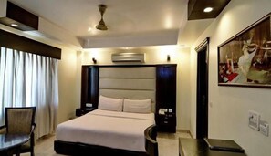 Habitación | Ropa de cama de alta calidad y caja de seguridad en la habitación 