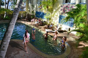 Kolam renang terbuka