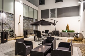 Bar (on property) - Heston Hyde Hotel (Hounslow)