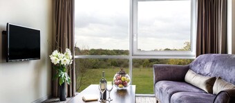 Heston Hyde Hotel