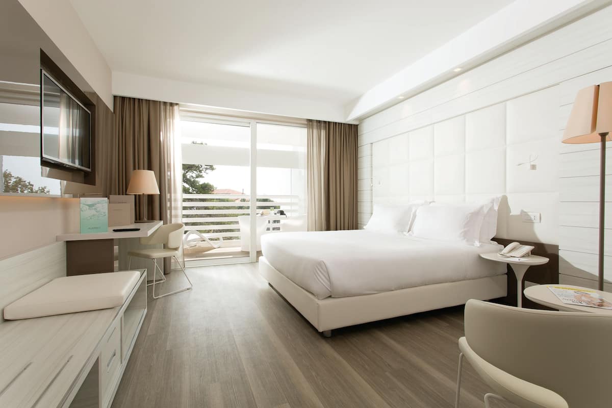 1 bedroom, minibar, in-room safe, desk