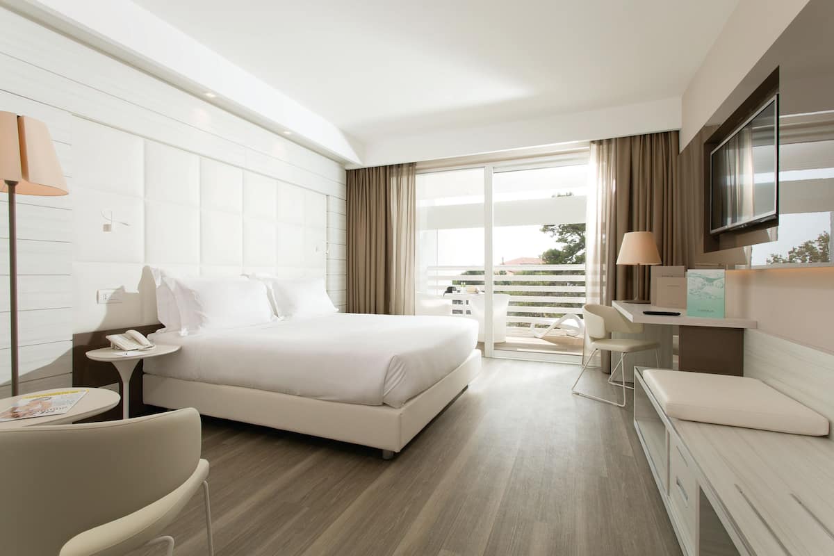 1 bedroom, minibar, in-room safe, desk