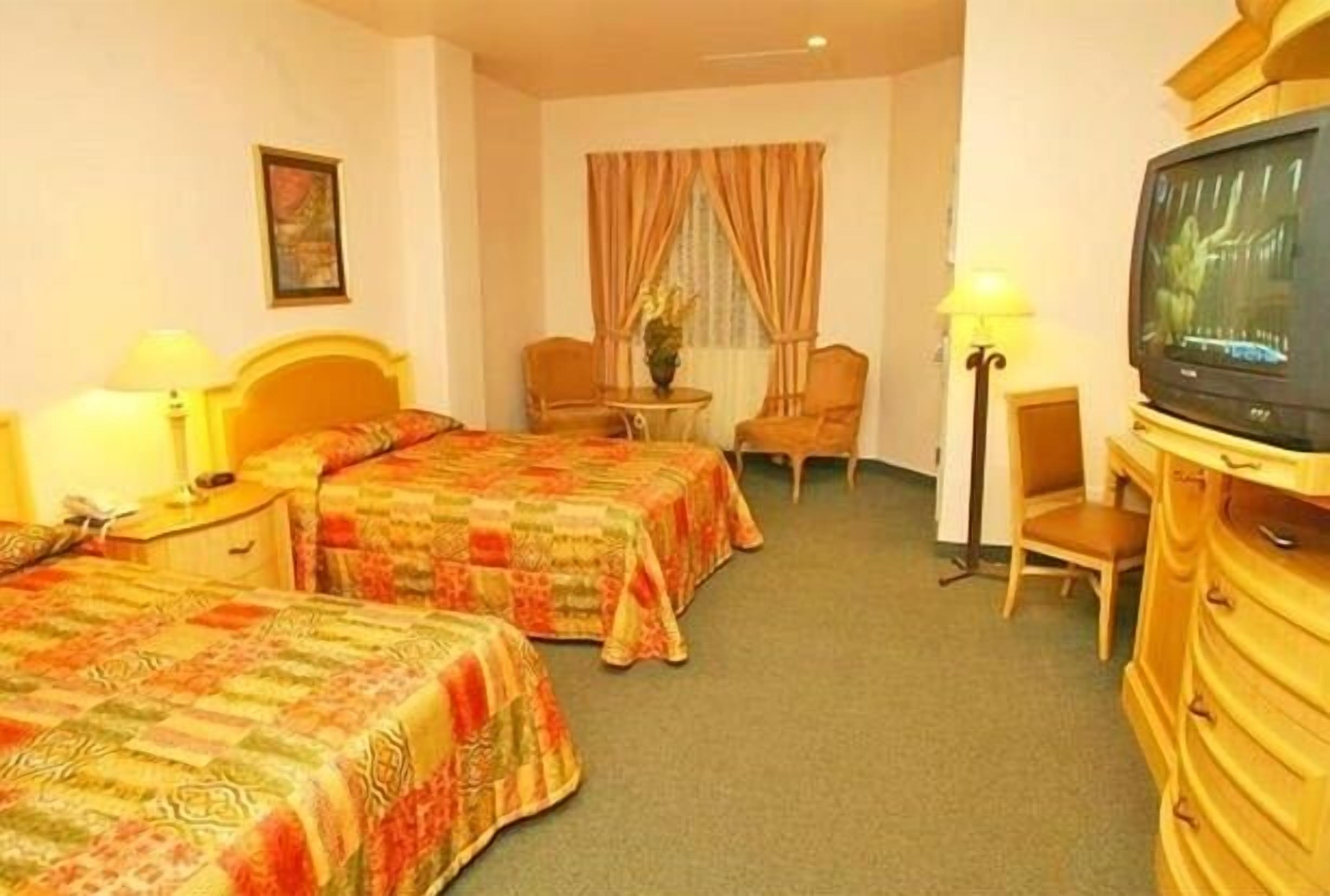 standard double room | 1 bedroom, in-room safe, desk, iron/ironing board