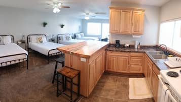 Family House | Egyptian cotton sheets, premium bedding, down comforters, free WiFi