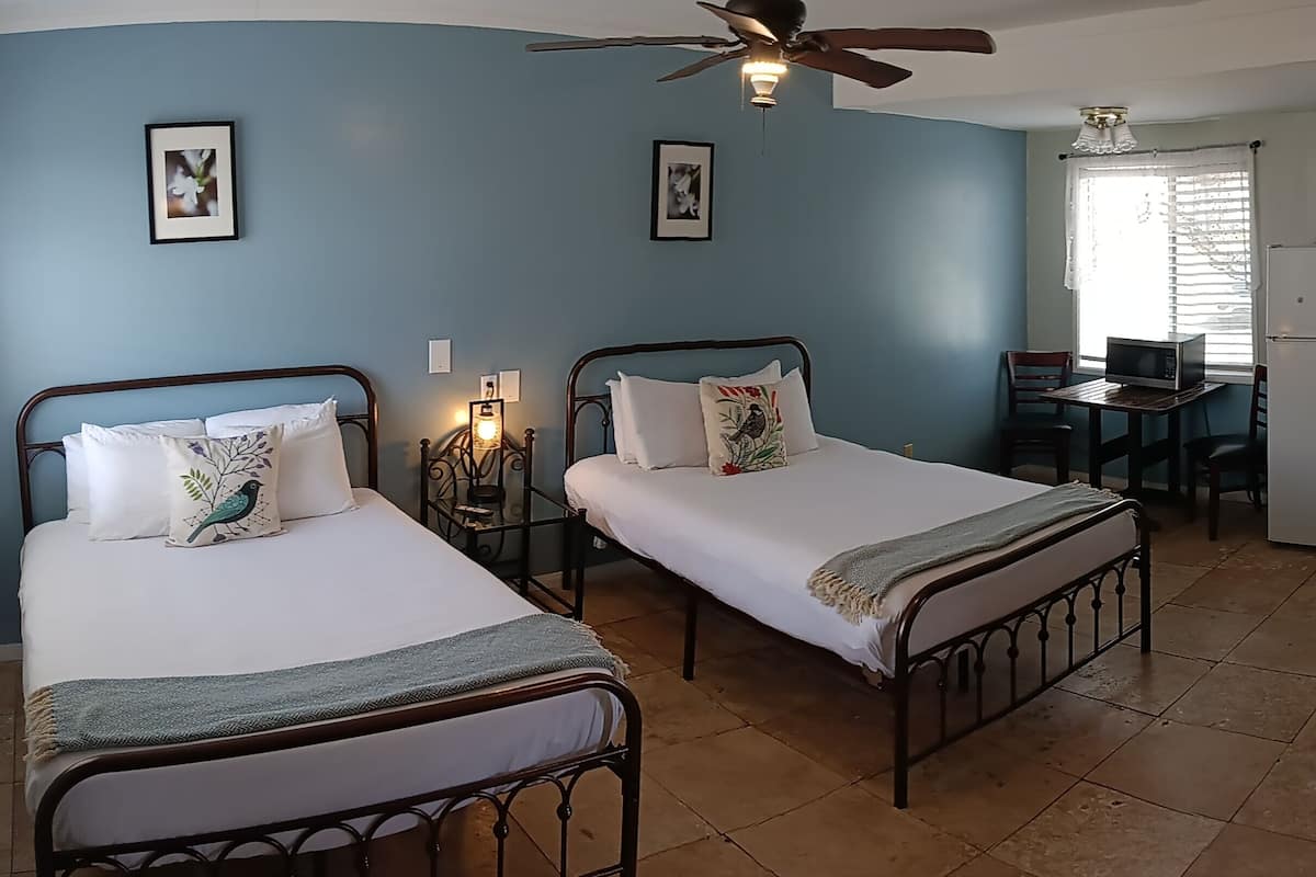 Huone, 2 parisänkyä, keittiö | Egyptinpuuvillaiset lakanat, ylelliset vuodevaatteet, untuvapeitot